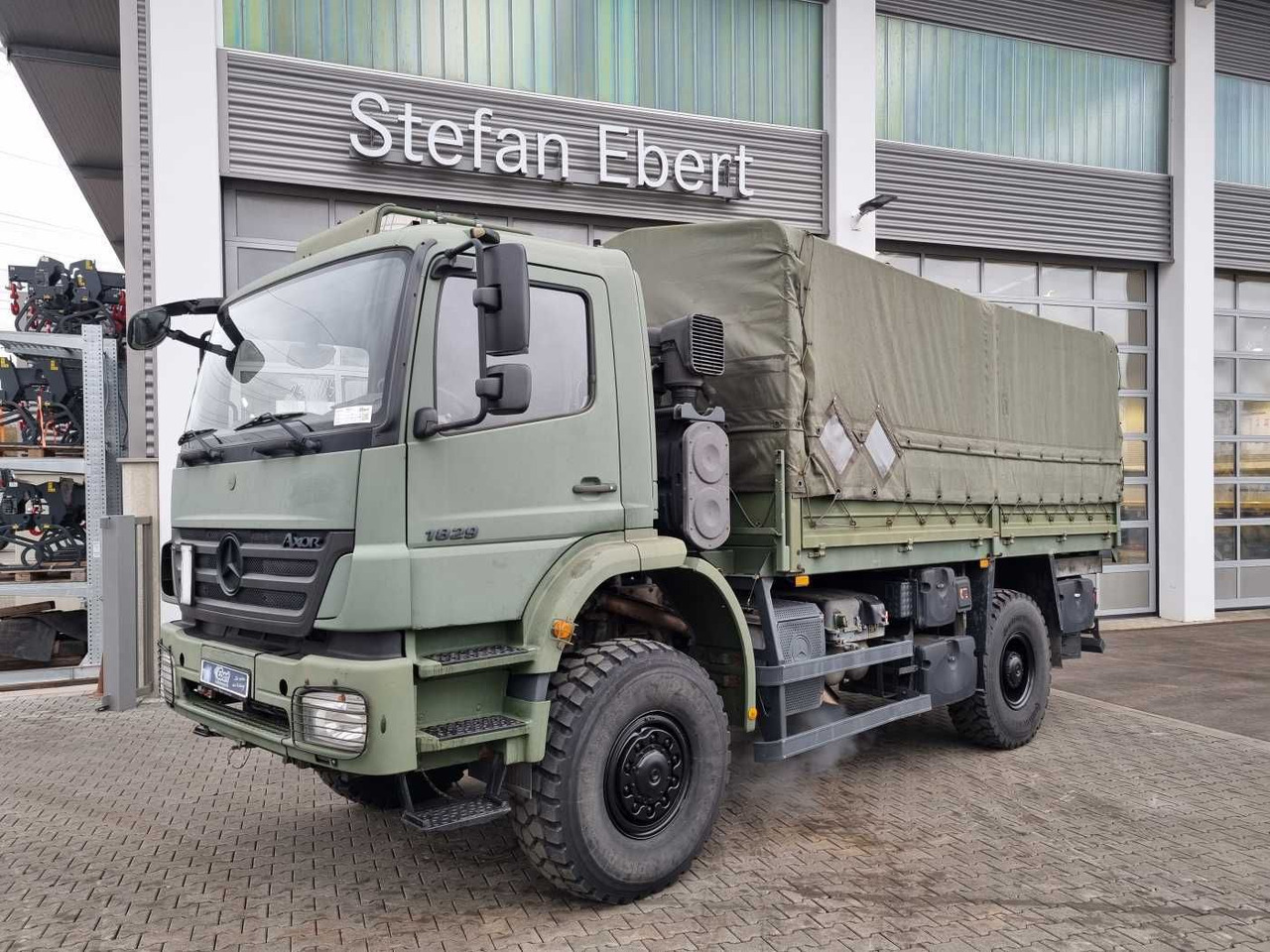 Mercedes-Benz Axor 1829 A 4x4 Pritsche/Plane 10 Stück - Nákladní automobil valníkový/ Plošinový: obrázek 1 Mercedes-Benz Axor 1829 A 4x4 Pritsche/Plane 10 Stück - Nákladní automobil valníkový/ Plošinový: obrázek 1