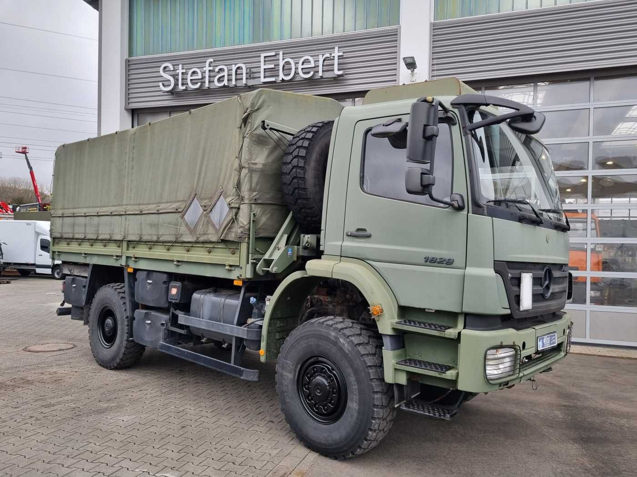 Mercedes-Benz Axor 1829 A 4x4 Pritsche/Plane 10 Stück - Nákladní automobil valníkový/ Plošinový: obrázek 5 Mercedes-Benz Axor 1829 A 4x4 Pritsche/Plane 10 Stück - Nákladní automobil valníkový/ Plošinový: obrázek 5