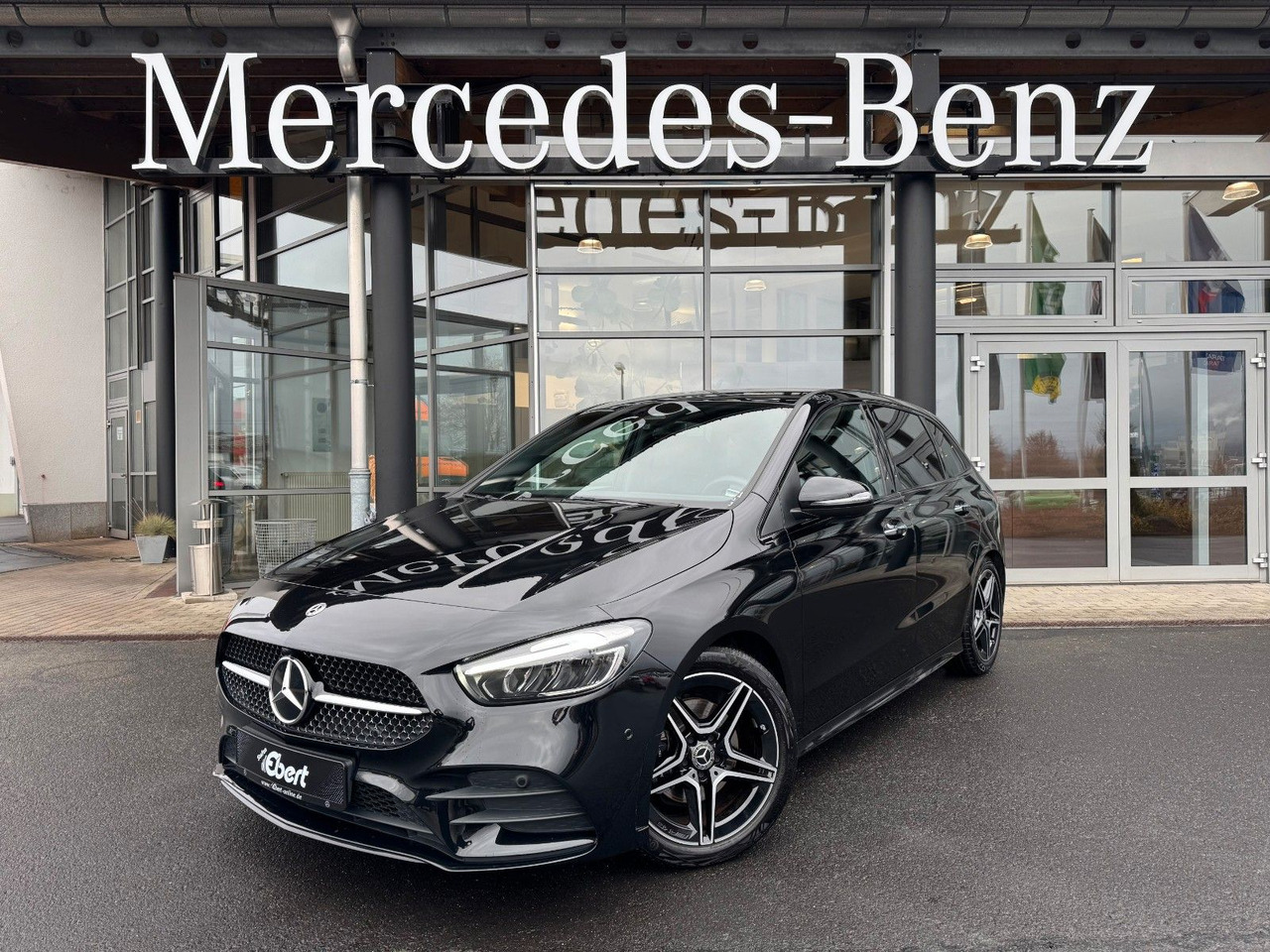 Mercedes-Benz B 200 AMG+AHK+Ambiente+RFK+MBUX+Night - Sedan: obrázek 1 Mercedes-Benz B 200 AMG+AHK+Ambiente+RFK+MBUX+Night - Sedan: obrázek 1