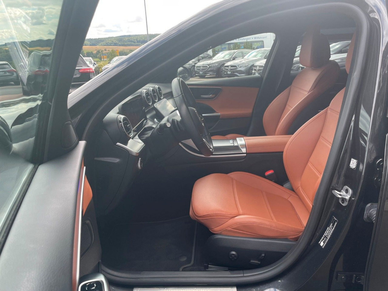 Mercedes-Benz C 300 e T AVANTGARDE R-Kamera+TOTW+Carplay - Kombi: obrázek 1 Mercedes-Benz C 300 e T AVANTGARDE R-Kamera+TOTW+Carplay - Kombi: obrázek 1