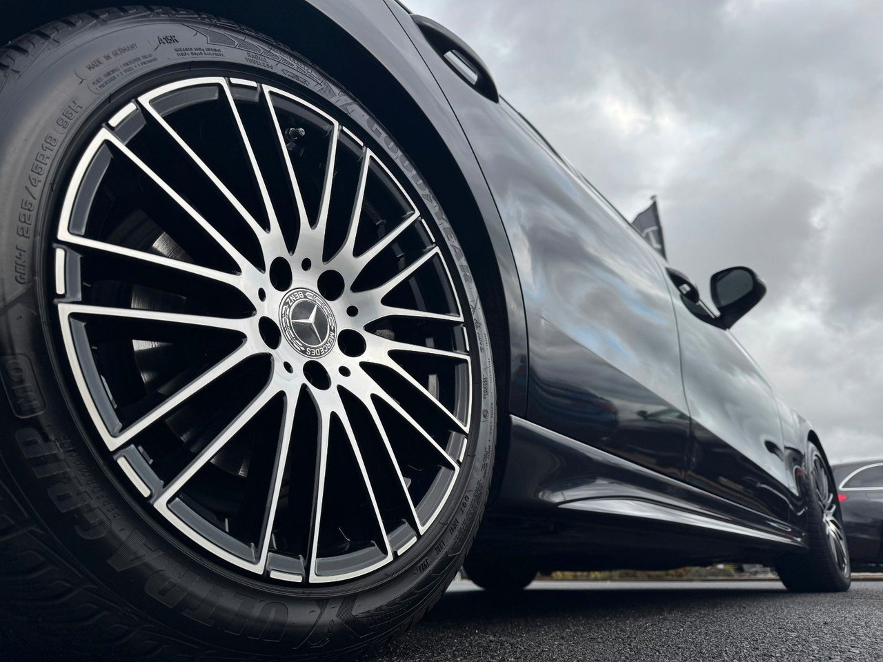 Mercedes-Benz C 300d AMG+AHK+RFK+Ambiente+Night+SportfahrW - Sedan: obrázek 5 Mercedes-Benz C 300d AMG+AHK+RFK+Ambiente+Night+SportfahrW - Sedan: obrázek 5