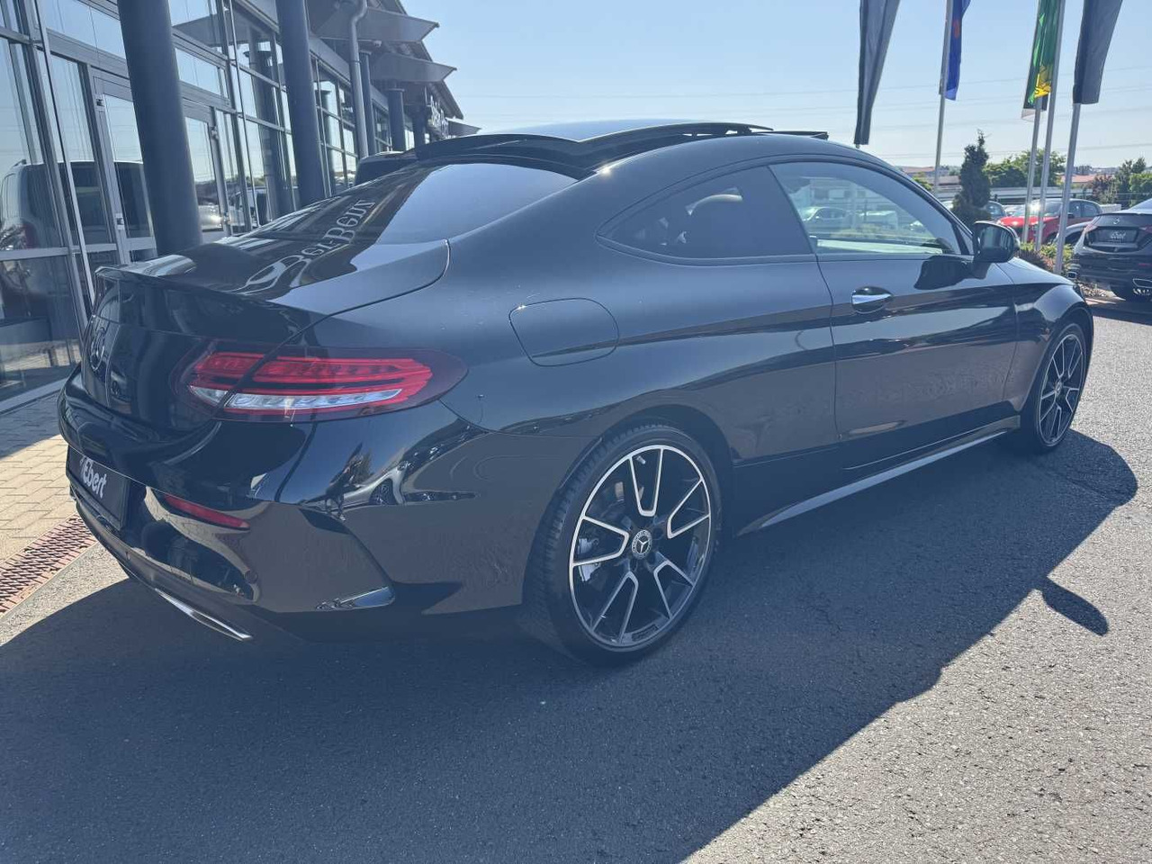 Mercedes-Benz C 400 4M AMG Coupe Pano+Burm+Distr+Memory+360 - Osobní auto: obrázek 4 Mercedes-Benz C 400 4M AMG Coupe Pano+Burm+Distr+Memory+360 - Osobní auto: obrázek 4
