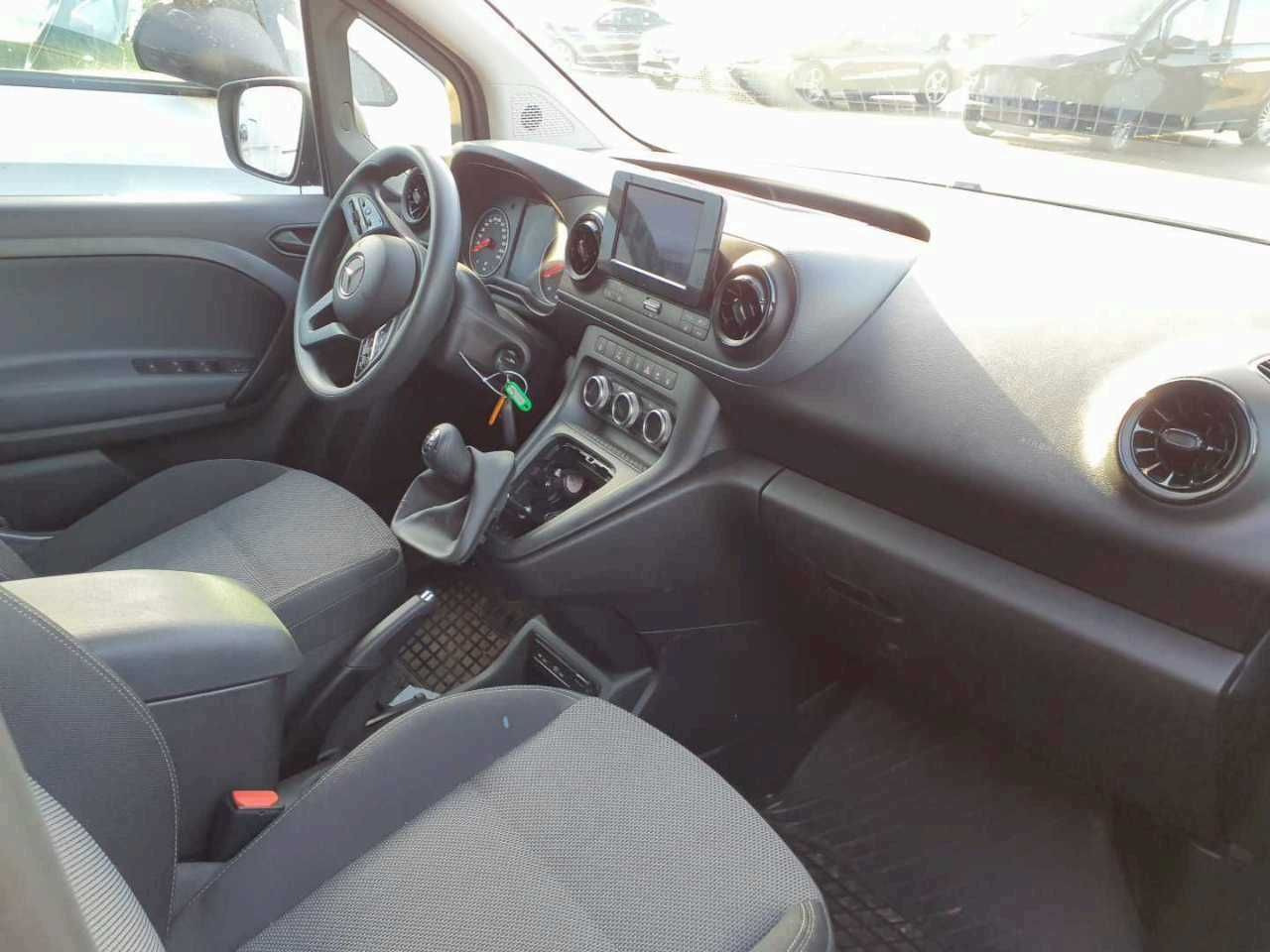 Mercedes-Benz Citan 113 Tourer Klimaautomatik AK Kamera MBUX - Mikrobus: obrázek 4 Mercedes-Benz Citan 113 Tourer Klimaautomatik AK Kamera MBUX - Mikrobus: obrázek 4