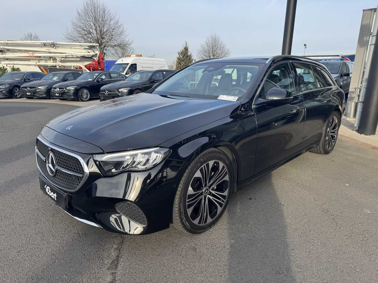 Mercedes-Benz E 200 T AVANTGARDE+DistrPlus+Pano+ AHK+Ambiente - Osobní auto: obrázek 2 Mercedes-Benz E 200 T AVANTGARDE+DistrPlus+Pano+ AHK+Ambiente - Osobní auto: obrázek 2