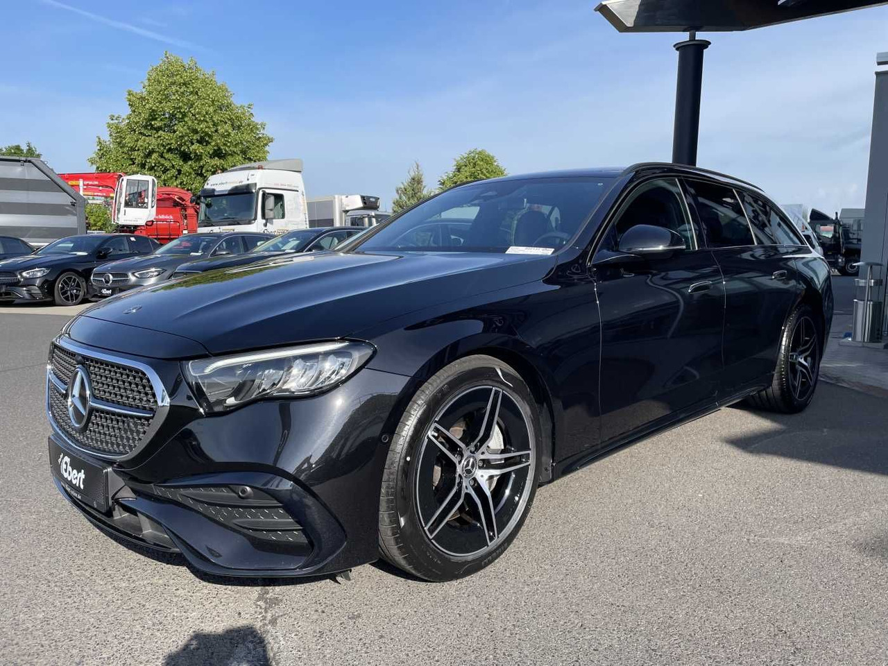Mercedes-Benz E 220 d T AMG-Line AHK+Distr+R-Kamera +Ambiente+ - Osobní auto: obrázek 2 Mercedes-Benz E 220 d T AMG-Line AHK+Distr+R-Kamera +Ambiente+ - Osobní auto: obrázek 2