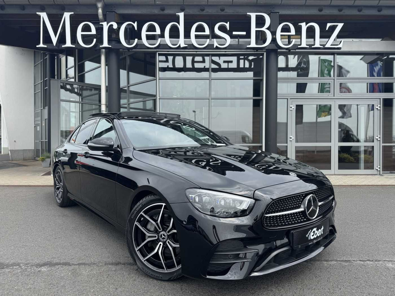 Mercedes-Benz E 220d AMG+Distr+Multibeam+Pano+ Ambiente+Night - Sedan: obrázek 1 Mercedes-Benz E 220d AMG+Distr+Multibeam+Pano+ Ambiente+Night - Sedan: obrázek 1