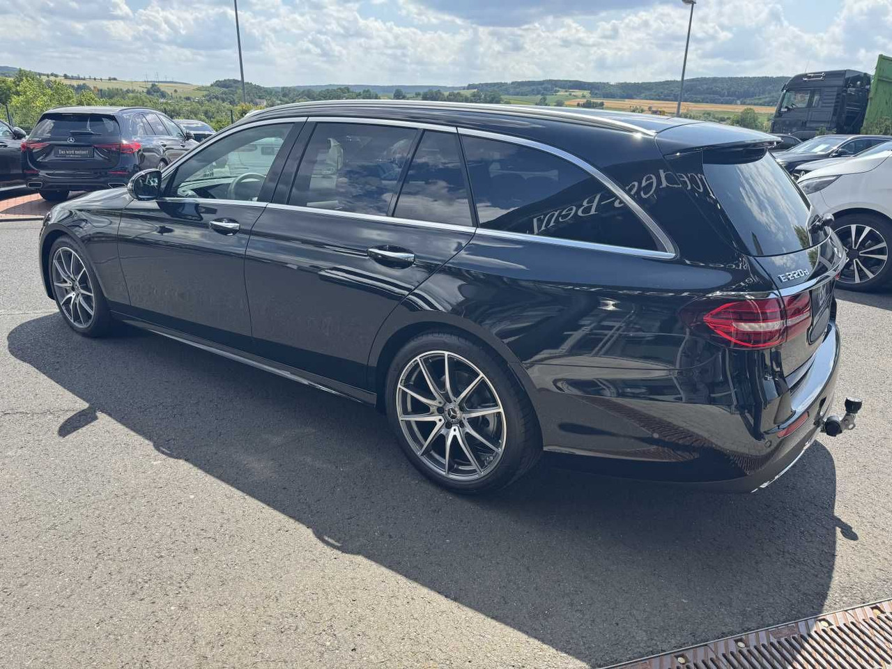 Mercedes-Benz E 220d AMG+Pano+Burm+Distr+Memory+AHK+360 - Osobní auto: obrázek 3 Mercedes-Benz E 220d AMG+Pano+Burm+Distr+Memory+AHK+360 - Osobní auto: obrázek 3