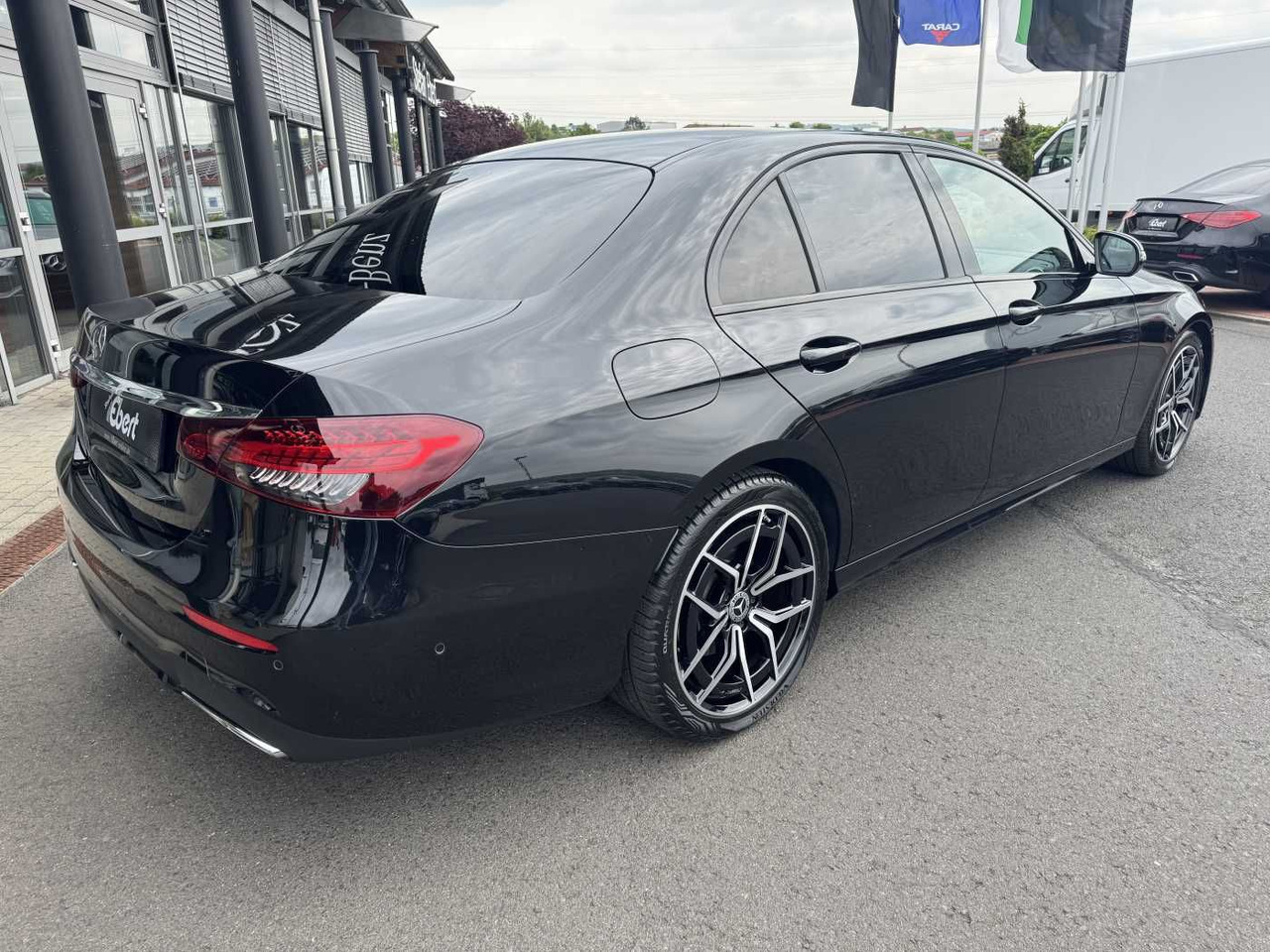 Mercedes-Benz E 220d AMG+Pano+Distr+Multibeam+RFK+Night - Sedan: obrázek 3 Mercedes-Benz E 220d AMG+Pano+Distr+Multibeam+RFK+Night - Sedan: obrázek 3