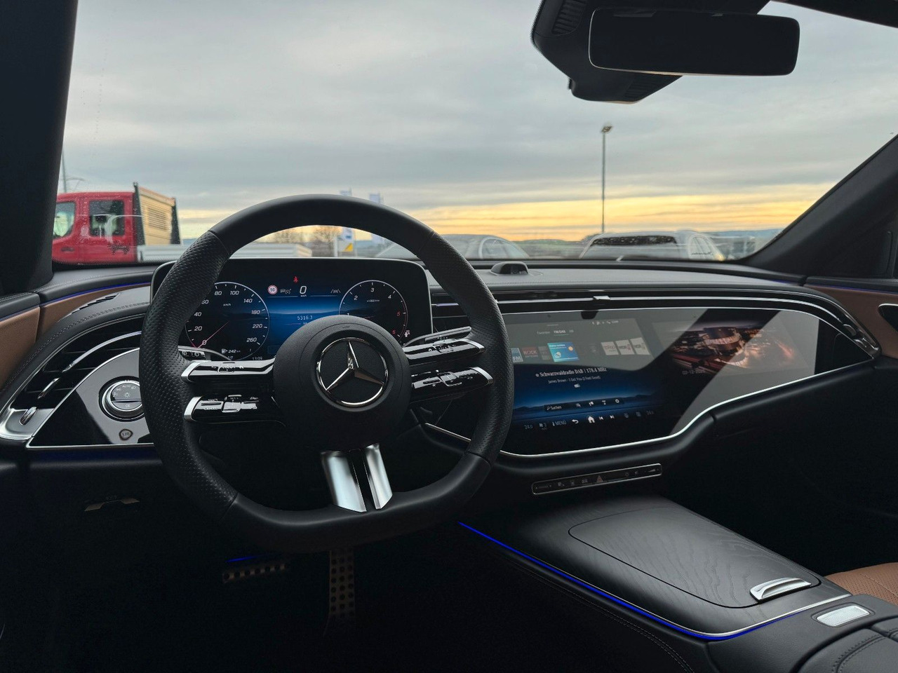 Mercedes-Benz E 220d T AMG+Hyperscreen+Leder+AHK+DistrPro+STH - Kombi: obrázek 4 Mercedes-Benz E 220d T AMG+Hyperscreen+Leder+AHK+DistrPro+STH - Kombi: obrázek 4