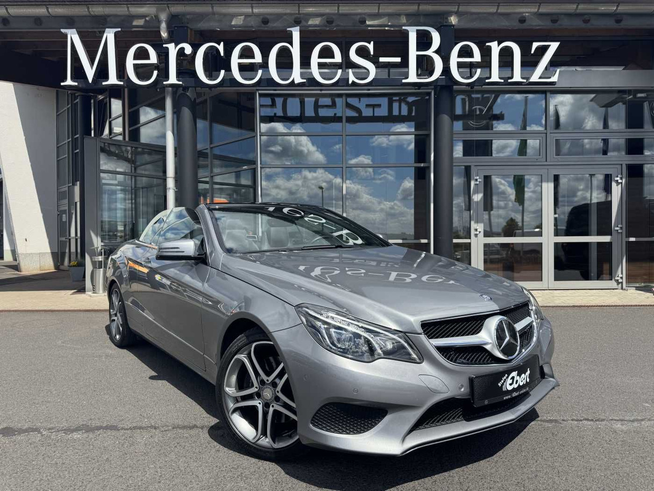 Mercedes-Benz E 300 Cabrio Sportpaket+Distr+Airscarf+SitzKlima - Osobní auto: obrázek 1 Mercedes-Benz E 300 Cabrio Sportpaket+Distr+Airscarf+SitzKlima - Osobní auto: obrázek 1