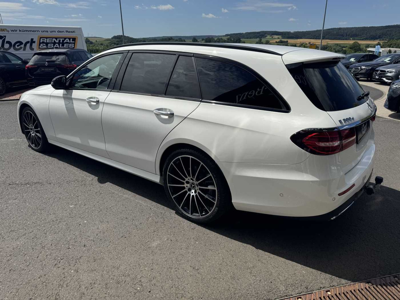 Mercedes-Benz E 300d 4M AMG+Pano+Burm+AHK+360+HUD+ - Osobní auto: obrázek 3 Mercedes-Benz E 300d 4M AMG+Pano+Burm+AHK+360+HUD+ - Osobní auto: obrázek 3