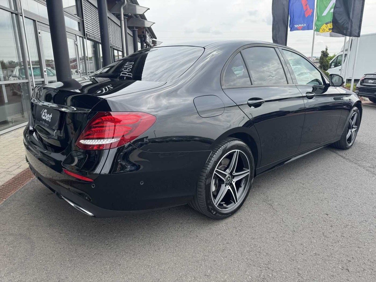Mercedes-Benz E 300de 9G AMG+Pano+Memory+Ambiente+ RFK+Night - Sedan: obrázek 4 Mercedes-Benz E 300de 9G AMG+Pano+Memory+Ambiente+ RFK+Night - Sedan: obrázek 4
