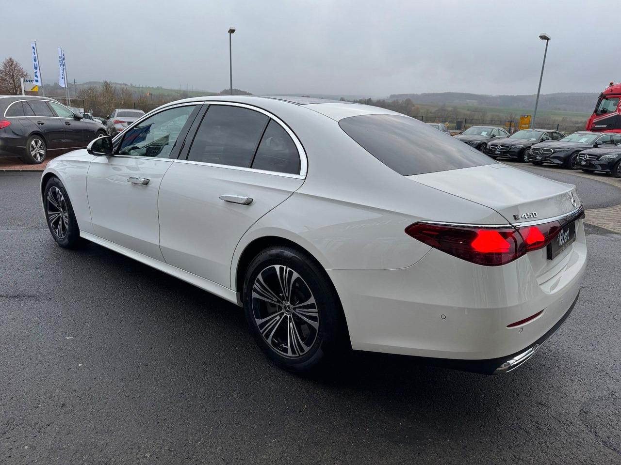 Mercedes-Benz E 450 4M Avantgarde+Pano+DistrPro+Digital+360 - Sedan: obrázek 4 Mercedes-Benz E 450 4M Avantgarde+Pano+DistrPro+Digital+360 - Sedan: obrázek 4