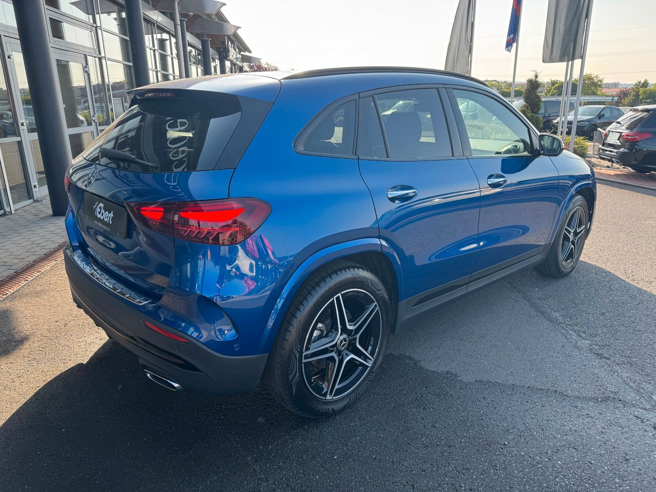 Mercedes-Benz GLA 200 AMG+PANO+DistrPlus+RFK+Night - SUV: obrázek 4 Mercedes-Benz GLA 200 AMG+PANO+DistrPlus+RFK+Night - SUV: obrázek 4