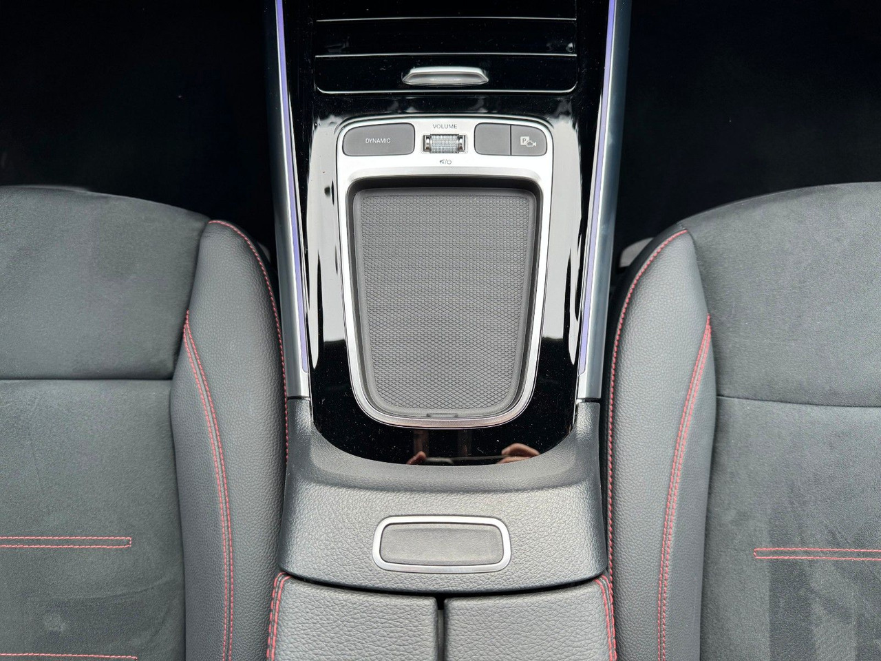 SUV Mercedes-Benz GLA 200 AMG+Pano+Distr+Ambiente+Multibeam+: obrázek 20