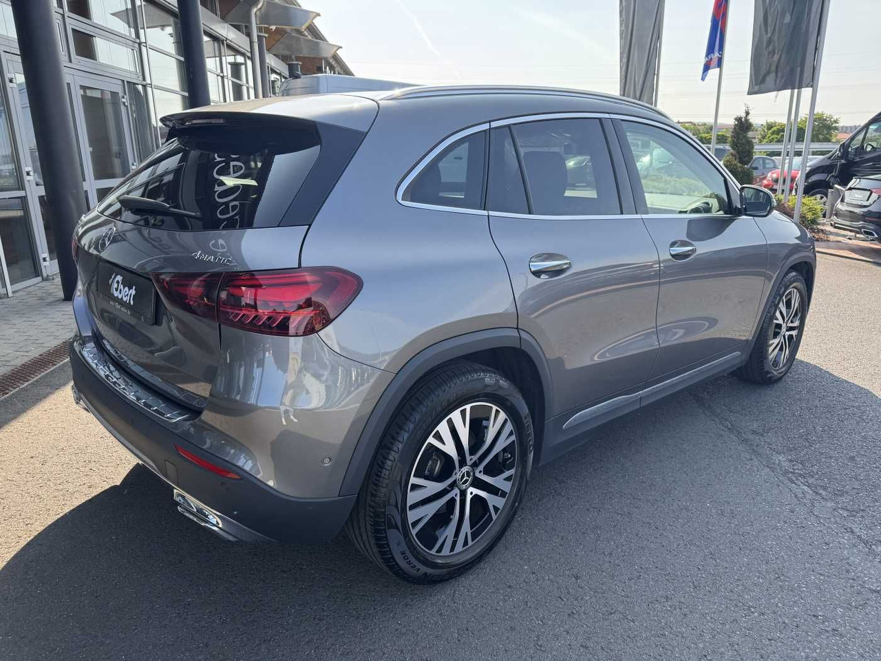 Mercedes-Benz GLA 200d 4M Progressive+Distr+Ambiente+Offroad - SUV: obrázek 4 Mercedes-Benz GLA 200d 4M Progressive+Distr+Ambiente+Offroad - SUV: obrázek 4