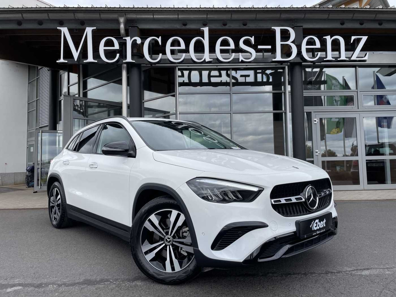 Mercedes-Benz GLA 220 4M 8G Progressive R-Kamera +Distr+Ambien - SUV: obrázek 1 Mercedes-Benz GLA 220 4M 8G Progressive R-Kamera +Distr+Ambien - SUV: obrázek 1