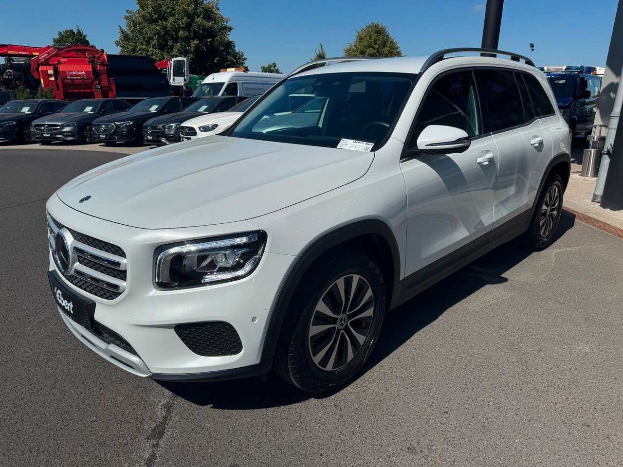 Mercedes-Benz GLB 180 Style+Distronic+RKamera+Vollleder - SUV: obrázek 2 Mercedes-Benz GLB 180 Style+Distronic+RKamera+Vollleder - SUV: obrázek 2