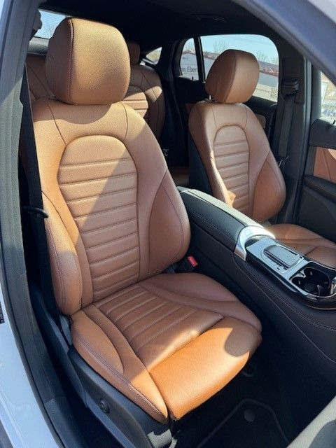 Mercedes-Benz GLC 43 AMG Coupe AirM+Memory+RFK+ SPUR+TOTW+ESD - Osobní auto: obrázek 1 Mercedes-Benz GLC 43 AMG Coupe AirM+Memory+RFK+ SPUR+TOTW+ESD - Osobní auto: obrázek 1