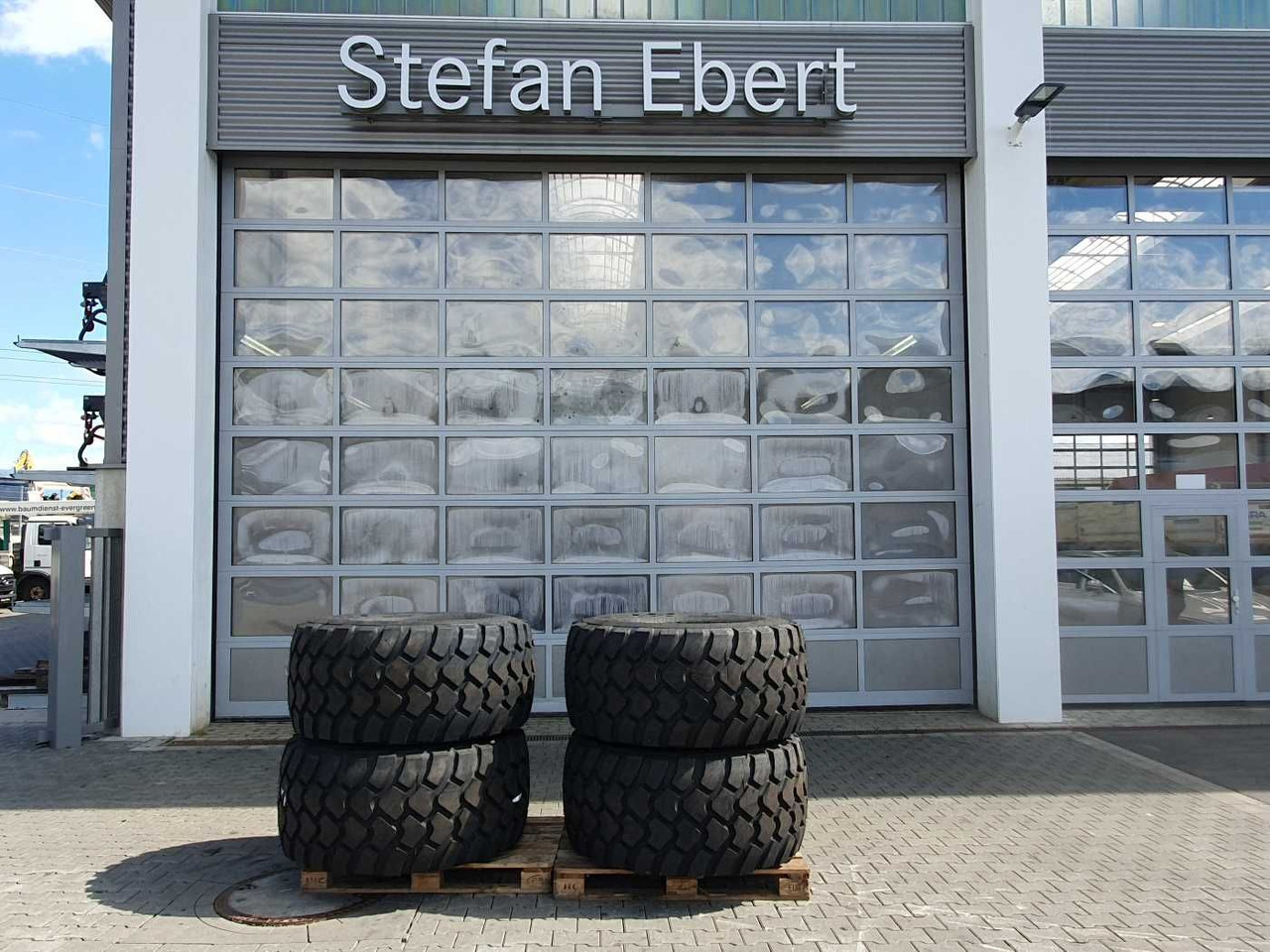 Mercedes-Benz Radlader Reifen mit Felge / NEU / lagernd - Kompletní kolo pro Zemědělská technika: obrázek 1 Mercedes-Benz Radlader Reifen mit Felge / NEU / lagernd - Kompletní kolo pro Zemědělská technika: obrázek 1