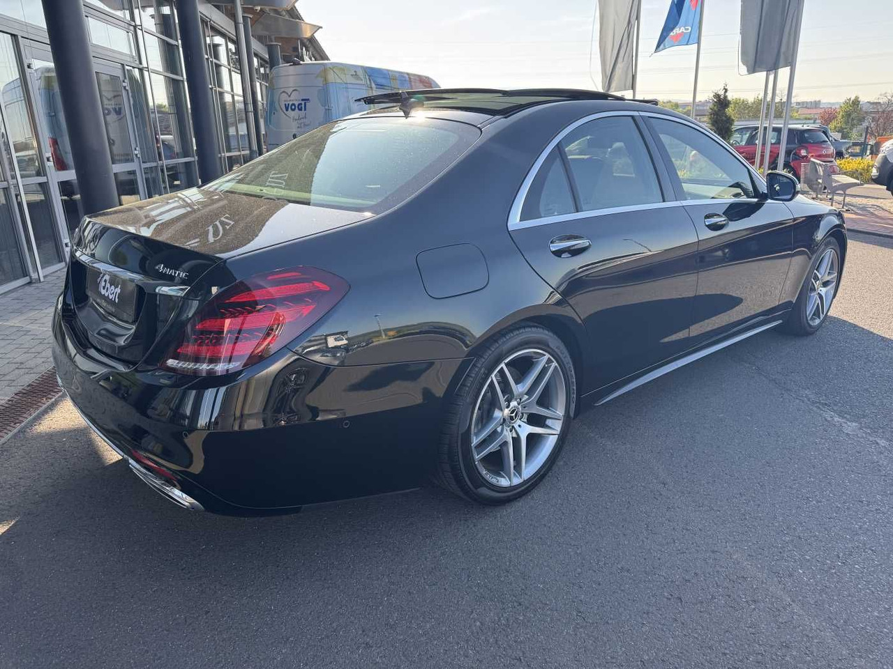 Mercedes-Benz S 400d 4M AMG+Pano+Burm+Distr+Massage+ HUD - Sedan: obrázek 4 Mercedes-Benz S 400d 4M AMG+Pano+Burm+Distr+Massage+ HUD - Sedan: obrázek 4