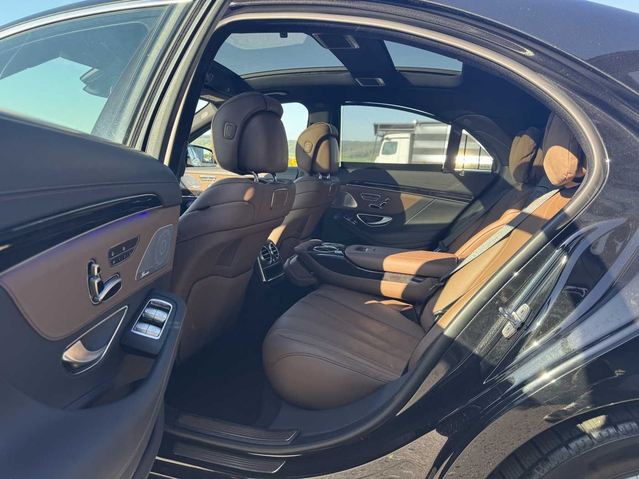 Mercedes-Benz S 400d 4M AMG+Pano+Burm+Distr+Massage+ HUD - Sedan: obrázek 2 Mercedes-Benz S 400d 4M AMG+Pano+Burm+Distr+Massage+ HUD - Sedan: obrázek 2