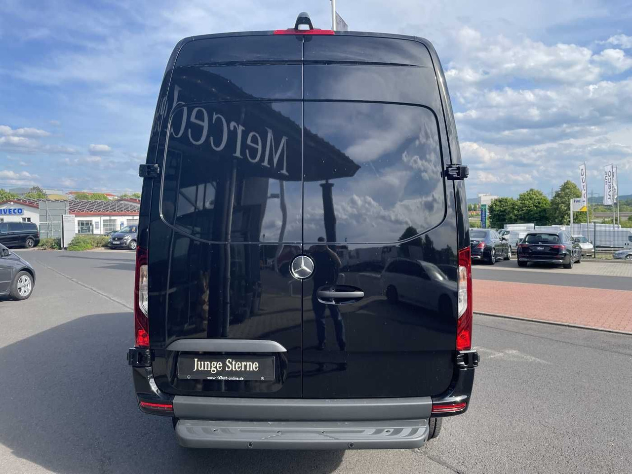 Mercedes-Benz Sprinter 319 CDI 4x4 3665 Klima Kamera MBUX LED - Furgon: obrázek 4 Mercedes-Benz Sprinter 319 CDI 4x4 3665 Klima Kamera MBUX LED - Furgon: obrázek 4