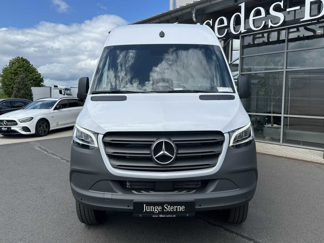 Mercedes-Benz Sprinter 319 CDI 4x4 4325 Kamera LED SHZ MBUX - Furgon: obrázek 2 Mercedes-Benz Sprinter 319 CDI 4x4 4325 Kamera LED SHZ MBUX - Furgon: obrázek 2