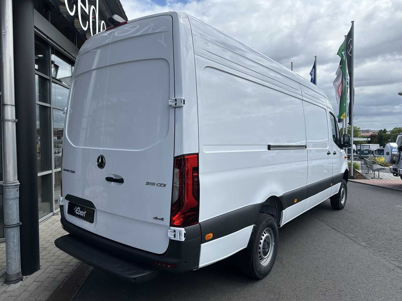 Mercedes-Benz Sprinter 319 CDI 4x4 4325 Kamera LED SHZ MBUX - Furgon: obrázek 4 Mercedes-Benz Sprinter 319 CDI 4x4 4325 Kamera LED SHZ MBUX - Furgon: obrázek 4