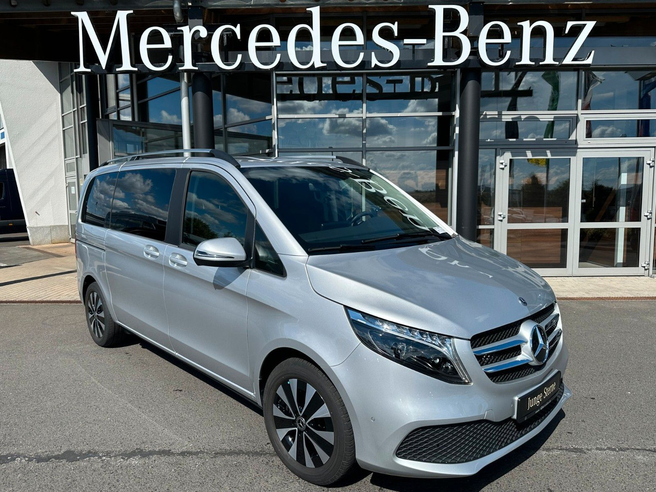 Mercedes-Benz V 250 EDITION 4MATIC Kompakt Liege-Paket AHK2,5t - Kombi: obrázek 1 Mercedes-Benz V 250 EDITION 4MATIC Kompakt Liege-Paket AHK2,5t - Kombi: obrázek 1
