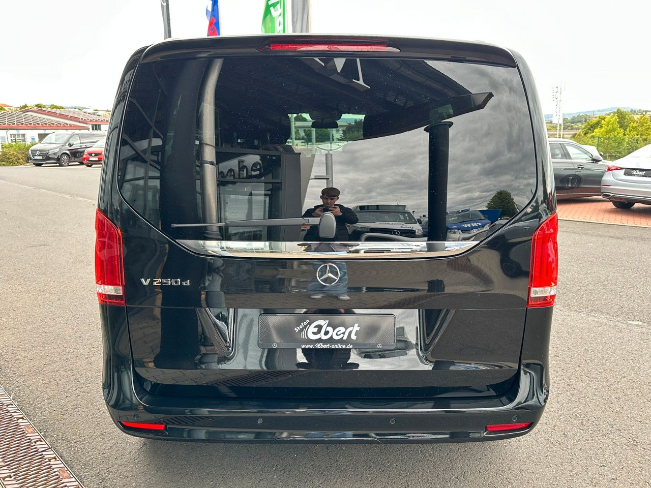 Mercedes-Benz V 250 d EDITION AMG Kompakt ILS elektr Türen - Kombi: obrázek 5 Mercedes-Benz V 250 d EDITION AMG Kompakt ILS elektr Türen - Kombi: obrázek 5