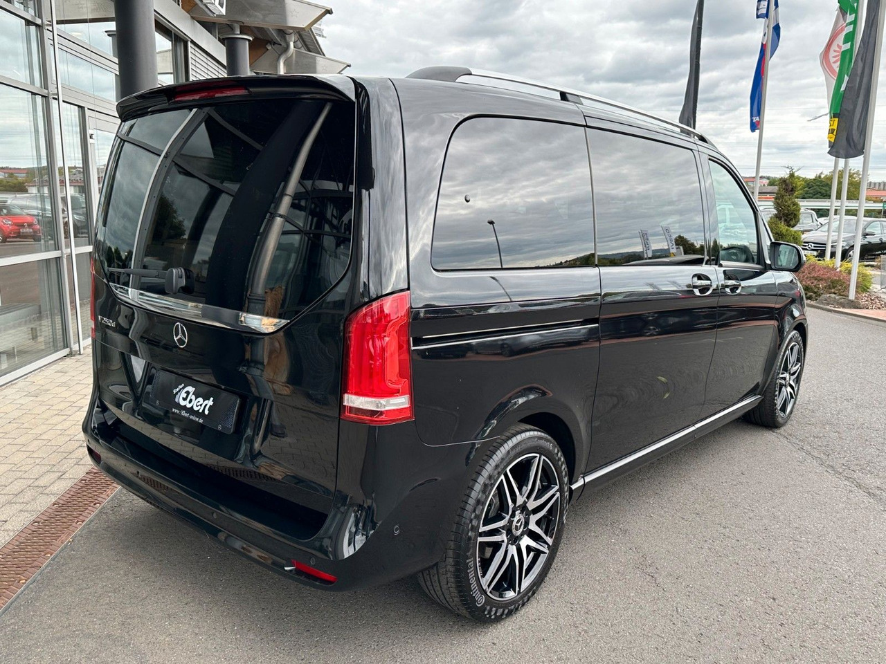 Mercedes-Benz V 250 d EDITION AMG Kompakt ILS elektr Türen - Kombi: obrázek 4 Mercedes-Benz V 250 d EDITION AMG Kompakt ILS elektr Türen - Kombi: obrázek 4