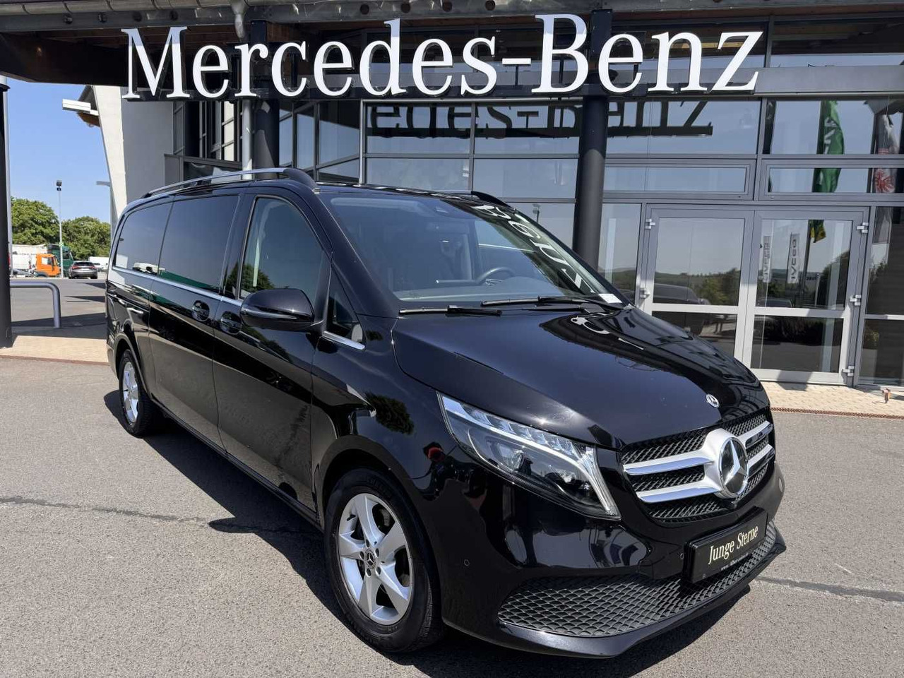 Mercedes-Benz V 300 d 4MATIC AVA 3430 AHK2,5 DISTRONIC 360 - Osobní auto: obrázek 1 Mercedes-Benz V 300 d 4MATIC AVA 3430 AHK2,5 DISTRONIC 360 - Osobní auto: obrázek 1