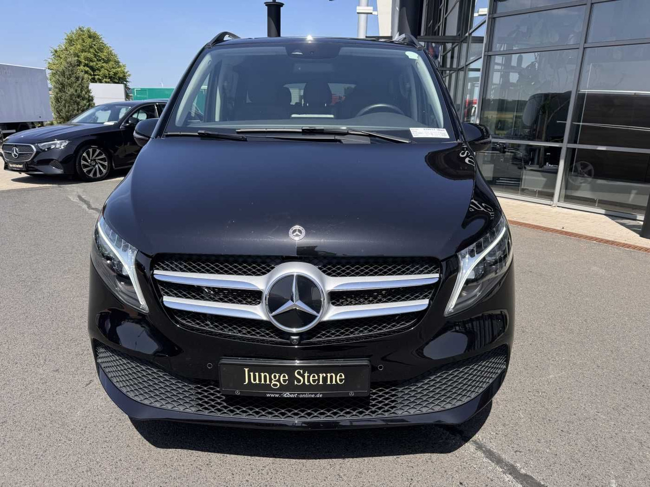 Mercedes-Benz V 300 d 4MATIC AVA 3430 AHK2,5 DISTRONIC 360 - Osobní auto: obrázek 2 Mercedes-Benz V 300 d 4MATIC AVA 3430 AHK2,5 DISTRONIC 360 - Osobní auto: obrázek 2