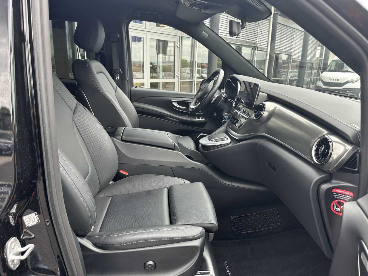 Kombi Mercedes-Benz V 300 d 4MATIC EXCLUSIVE AMG Panorama DISTRONIC: obrázek 9