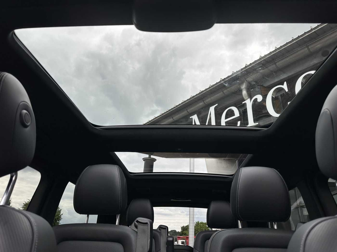 Kombi Mercedes-Benz V 300 d 4MATIC EXCLUSIVE AMG Panorama DISTRONIC: obrázek 11