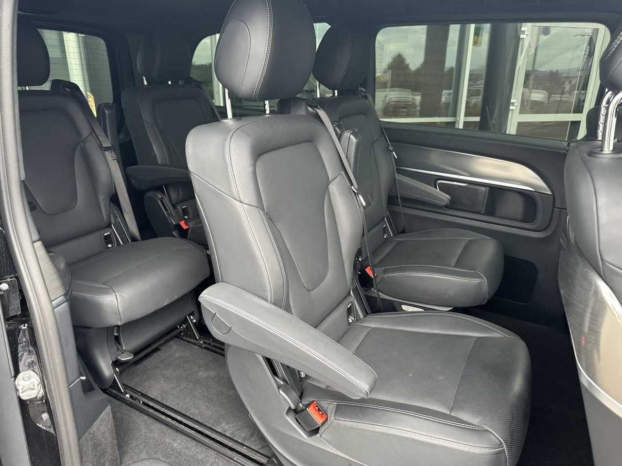 Kombi Mercedes-Benz V 300 d 4MATIC EXCLUSIVE AMG Panorama DISTRONIC: obrázek 8