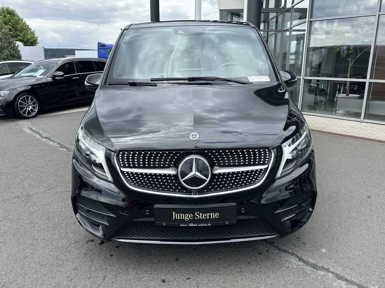 Mercedes-Benz V 300 d 4MATIC EXCLUSIVE AMG Panorama DISTRONIC - Osobní auto: obrázek 2 Mercedes-Benz V 300 d 4MATIC EXCLUSIVE AMG Panorama DISTRONIC - Osobní auto: obrázek 2