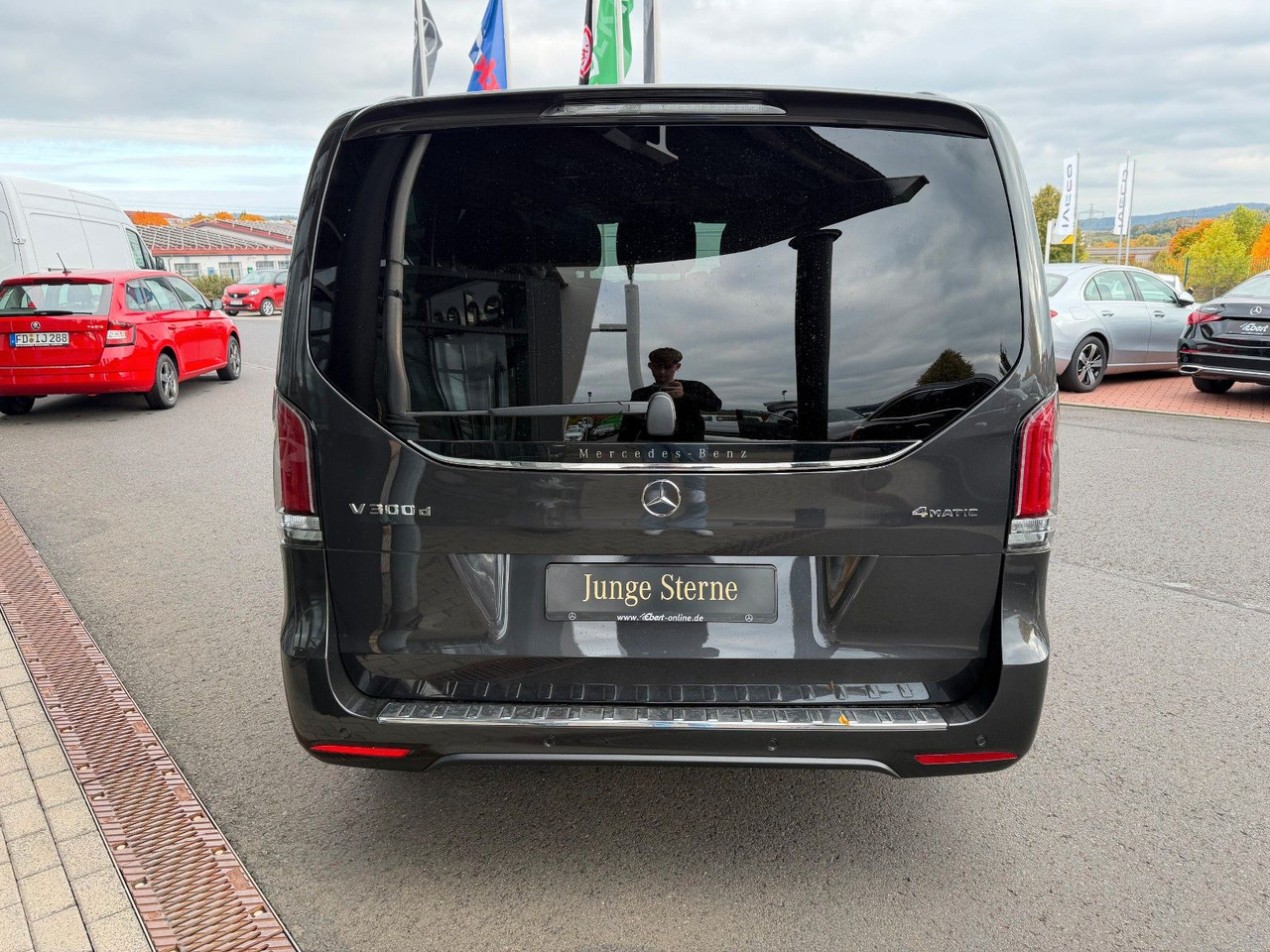 Mercedes-Benz V 300 d 4MATIC EXCLUSIVE AMG Panorama Standheiz - Mikrobus: obrázek 5 Mercedes-Benz V 300 d 4MATIC EXCLUSIVE AMG Panorama Standheiz - Mikrobus: obrázek 5