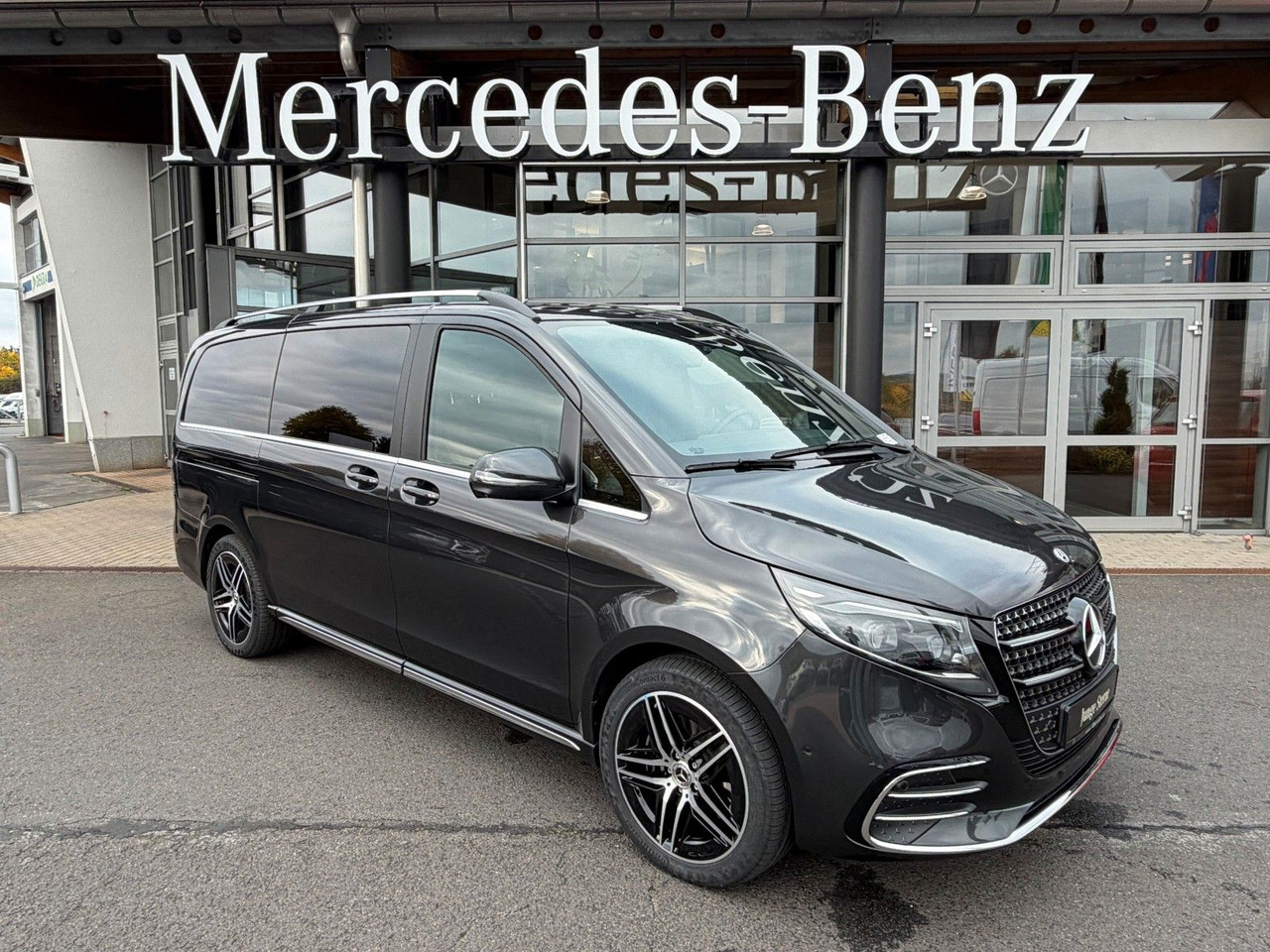 Mercedes-Benz V 300 d 4MATIC EXCLUSIVE AMG Panorama Standheiz - Mikrobus: obrázek 1 Mercedes-Benz V 300 d 4MATIC EXCLUSIVE AMG Panorama Standheiz - Mikrobus: obrázek 1