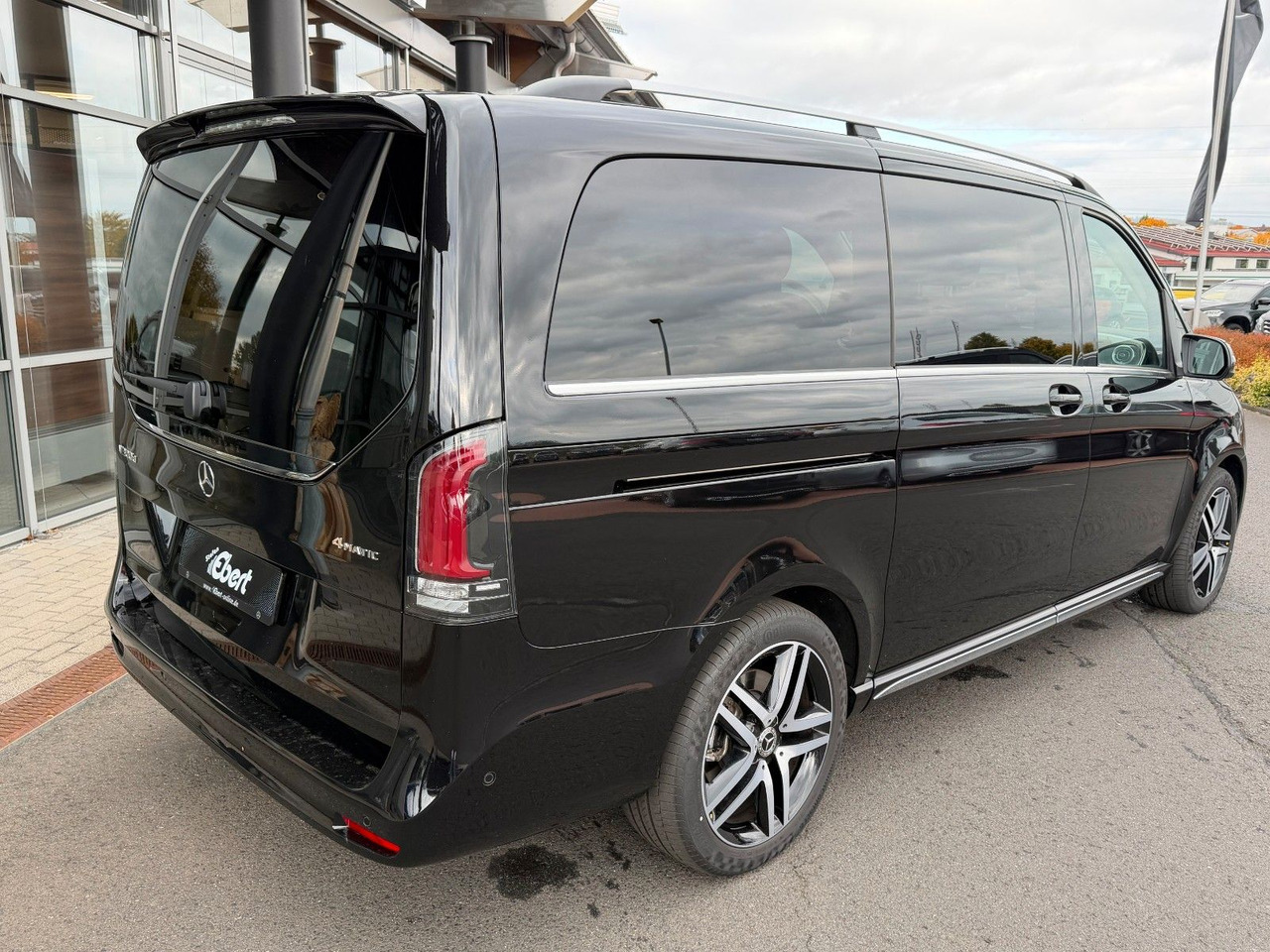 Mercedes-Benz V 300 d 4MATIC EXCLUSIVE Luxus-Sitze AHK2,5to - Kombi: obrázek 4 Mercedes-Benz V 300 d 4MATIC EXCLUSIVE Luxus-Sitze AHK2,5to - Kombi: obrázek 4