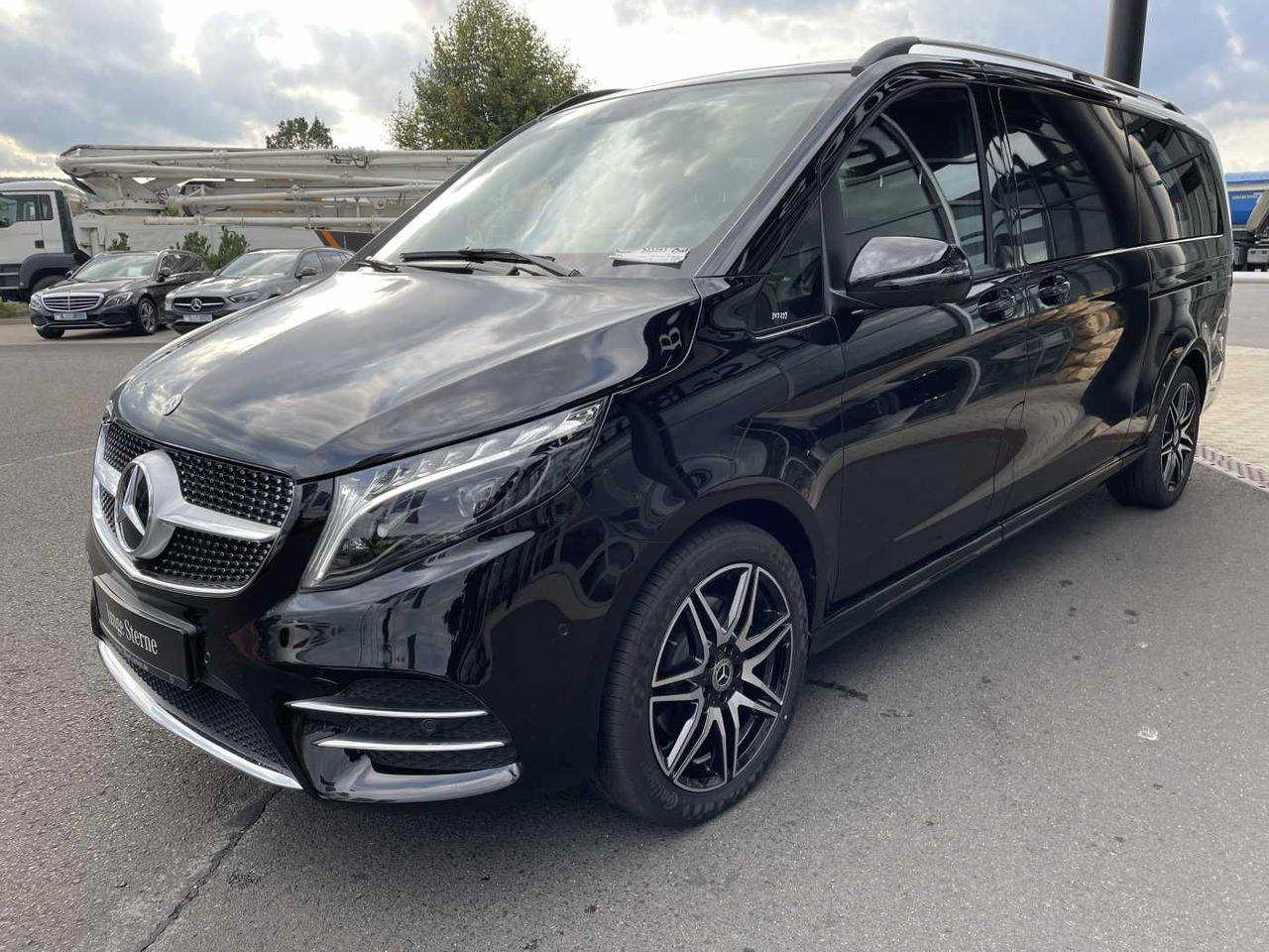 Mercedes-Benz V 300 d AVA 4MATIC AMG Kühlschrank AIRMATIC - Osobní auto: obrázek 2 Mercedes-Benz V 300 d AVA 4MATIC AMG Kühlschrank AIRMATIC - Osobní auto: obrázek 2