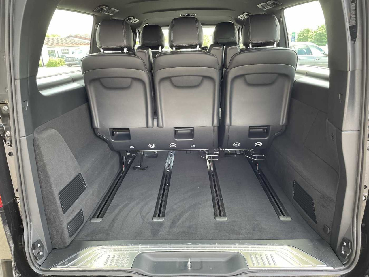 Mercedes-Benz V 300 d AVA 4MATIC AMG Kühlschrank AIRMATIC - Osobní auto: obrázek 5 Mercedes-Benz V 300 d AVA 4MATIC AMG Kühlschrank AIRMATIC - Osobní auto: obrázek 5