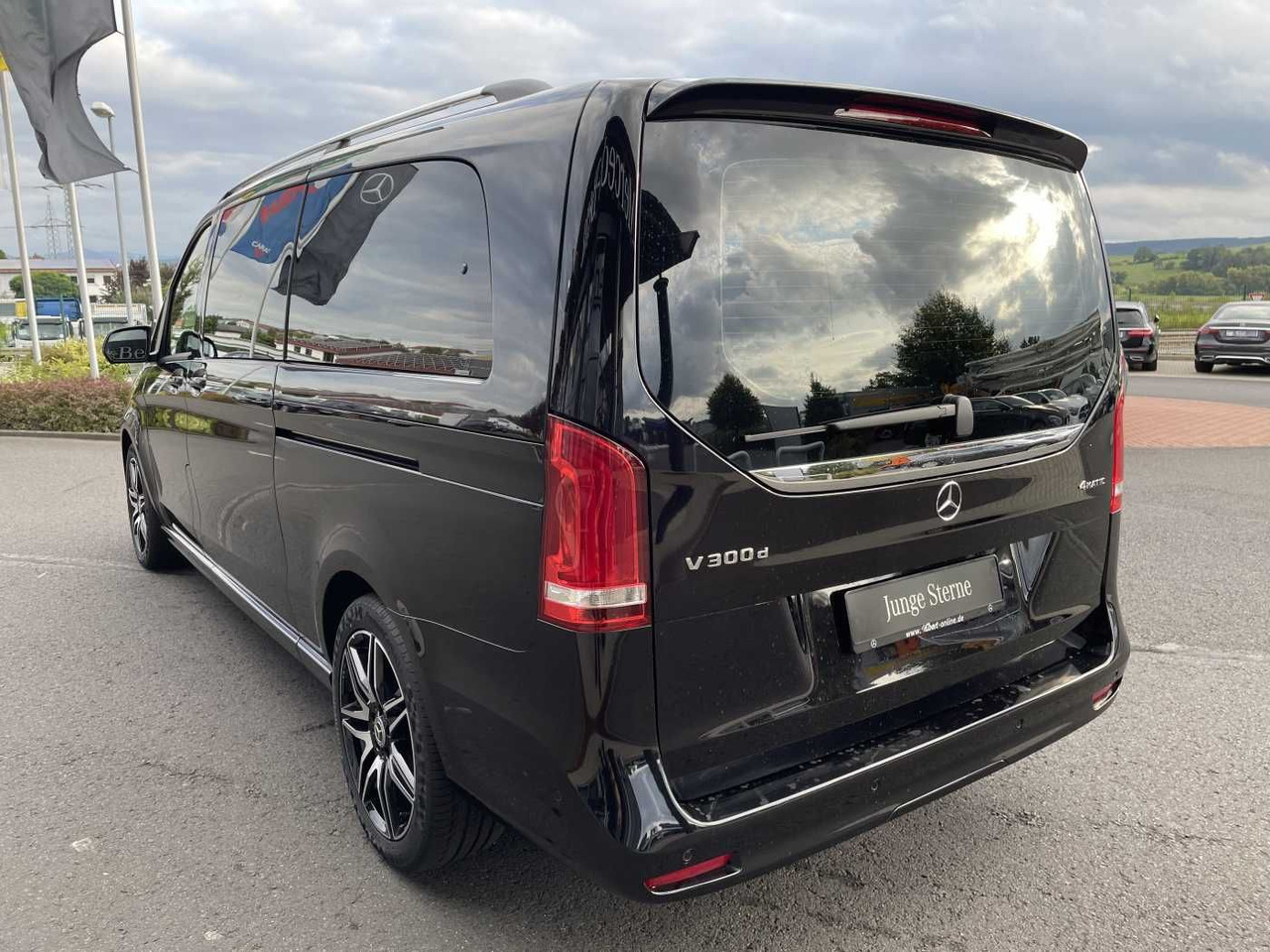 Mercedes-Benz V 300 d AVA 4MATIC AMG Kühlschrank AIRMATIC - Mikrobus: obrázek 3 Mercedes-Benz V 300 d AVA 4MATIC AMG Kühlschrank AIRMATIC - Mikrobus: obrázek 3