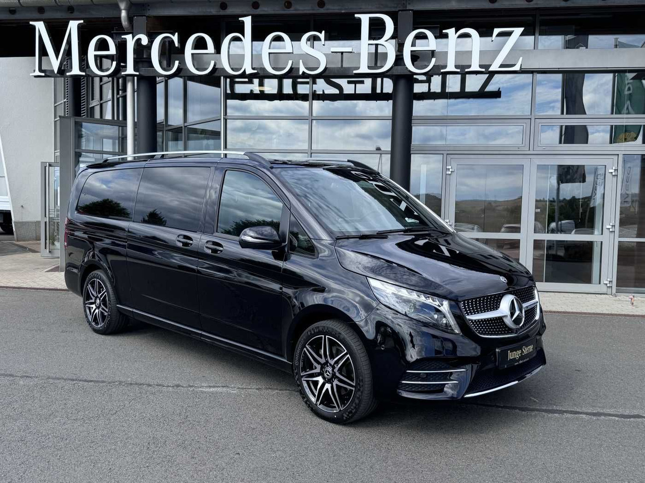 Mercedes-Benz V 300 d AVA AMG 4MATIC AIRMATIC Sitzklima el Tür - Osobní auto: obrázek 1 Mercedes-Benz V 300 d AVA AMG 4MATIC AIRMATIC Sitzklima el Tür - Osobní auto: obrázek 1