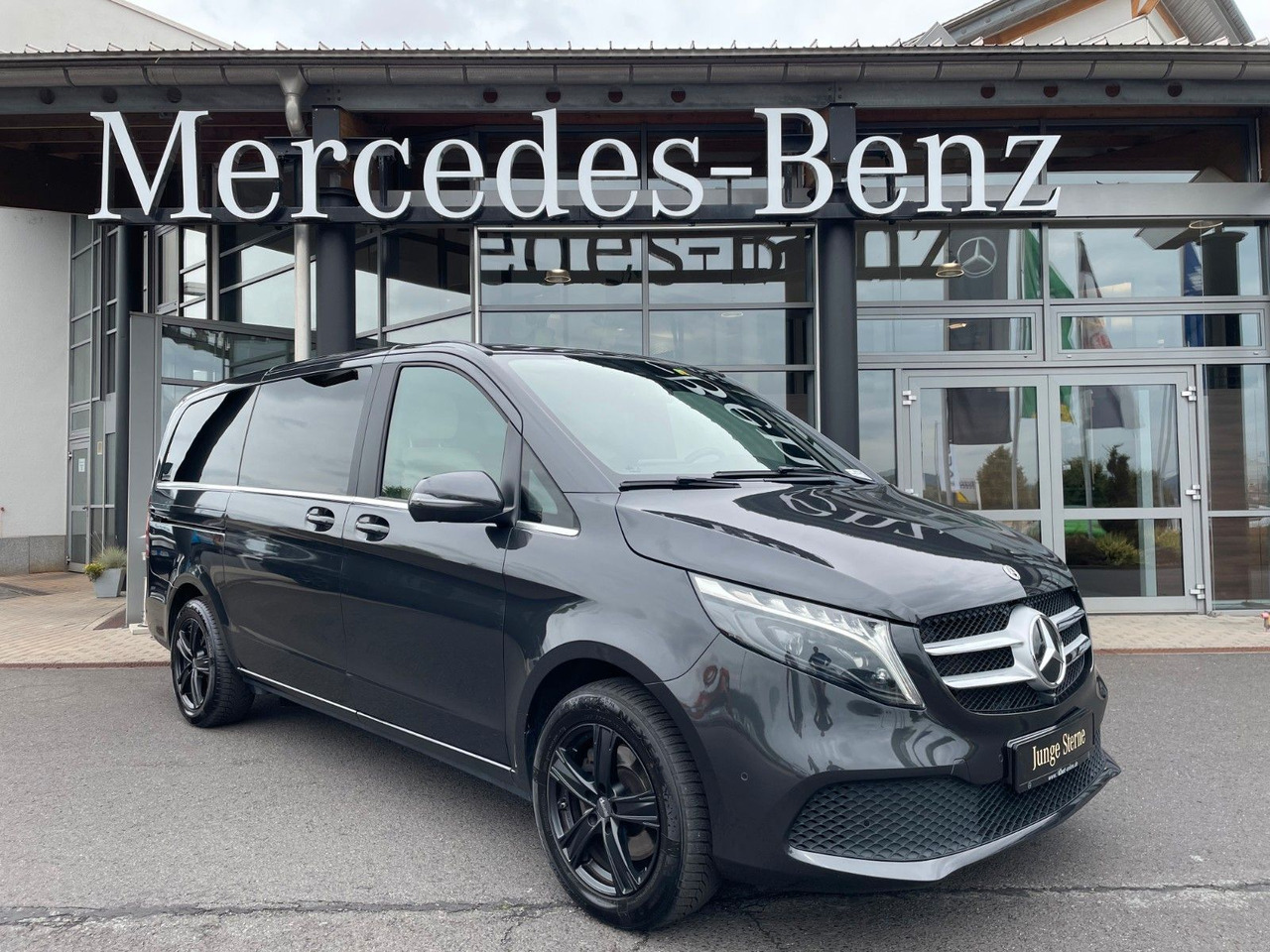 Mercedes-Benz V 300 d AVA ED 4MATIC Sitzklima Burmester 6Sitze - Kombi: obrázek 1 Mercedes-Benz V 300 d AVA ED 4MATIC Sitzklima Burmester 6Sitze - Kombi: obrázek 1