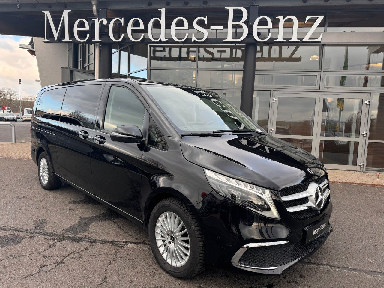 Mercedes-Benz V 300 d AVA Extralang 4MATIC AHK Stdh DISTRONIC - Kombi: obrázek 1 Mercedes-Benz V 300 d AVA Extralang 4MATIC AHK Stdh DISTRONIC - Kombi: obrázek 1