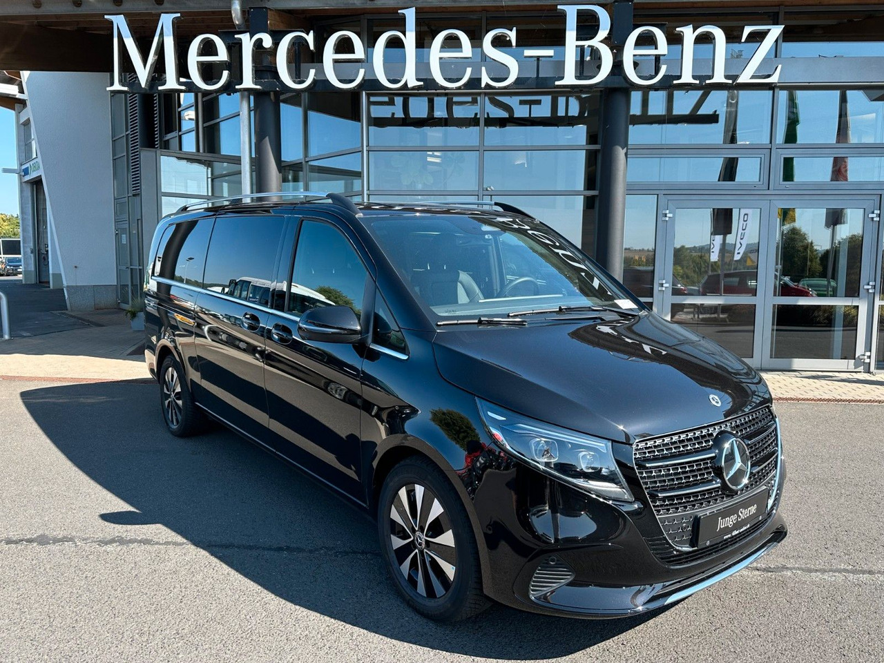 Mercedes-Benz V 300 d AVANTGARDE Extralang 360Kamera 8Sitze - Mikrobus: obrázek 1 Mercedes-Benz V 300 d AVANTGARDE Extralang 360Kamera 8Sitze - Mikrobus: obrázek 1
