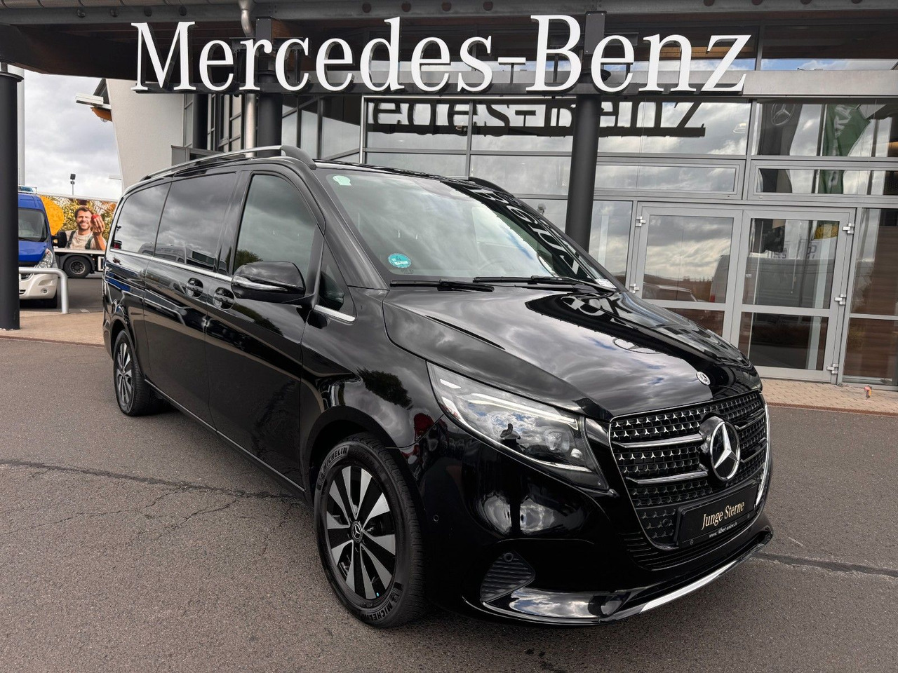 Mercedes-Benz V 300 d AVANTGARDE Extralang 360Kamera Standheiz - Kombi: obrázek 1 Mercedes-Benz V 300 d AVANTGARDE Extralang 360Kamera Standheiz - Kombi: obrázek 1