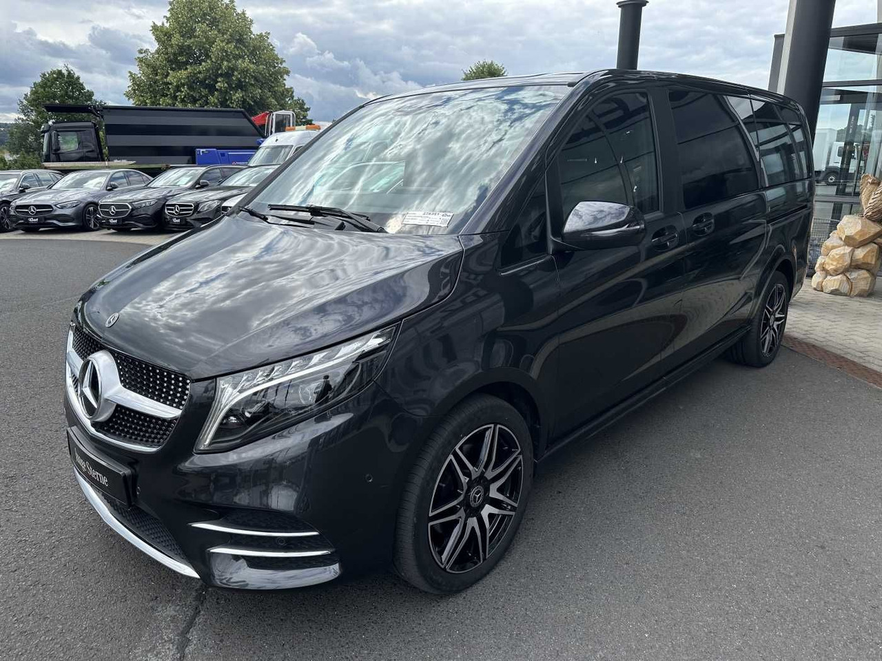 Mercedes-Benz V 300 d EDITION AMG AHK Tisch Leder ILS 7Sitze - Osobní auto: obrázek 3 Mercedes-Benz V 300 d EDITION AMG AHK Tisch Leder ILS 7Sitze - Osobní auto: obrázek 3